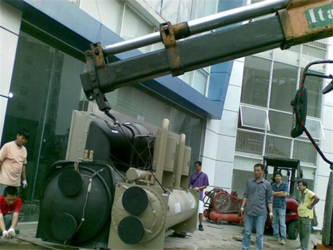 宁德市随车吊和汽车吊的核心区别是什么？哪种更省钱？